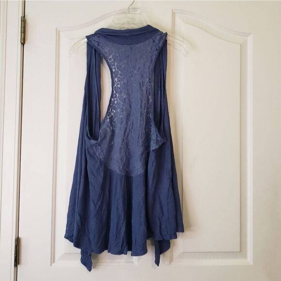 h.i.p Blue Sleeveless Lace Vest - Picture 2 of 4